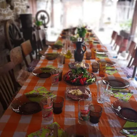 בית הארחה чичарите גברובו